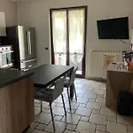 Soave Con Piscina E Giardino Privato Hotel *