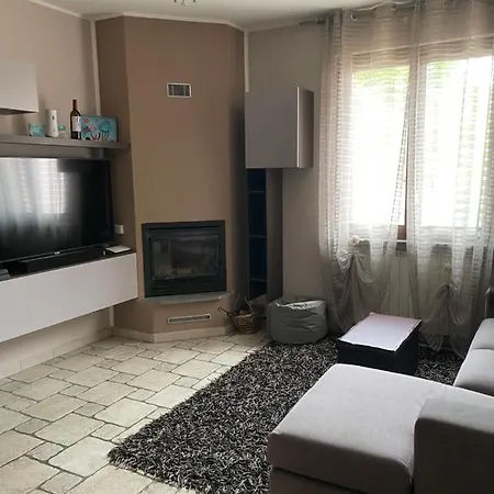 Soave Con Piscina E Giardino Privato فندق *