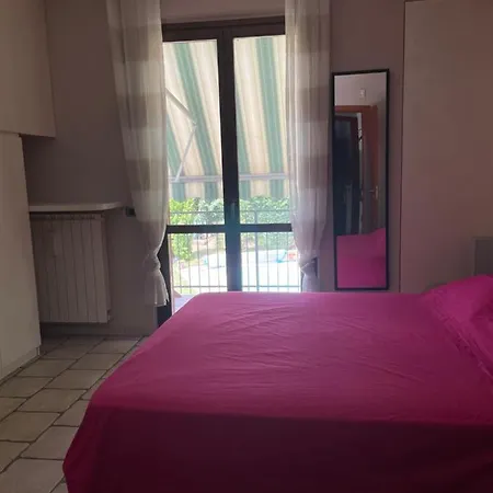 Soave Con Piscina E Giardino Privato فندق