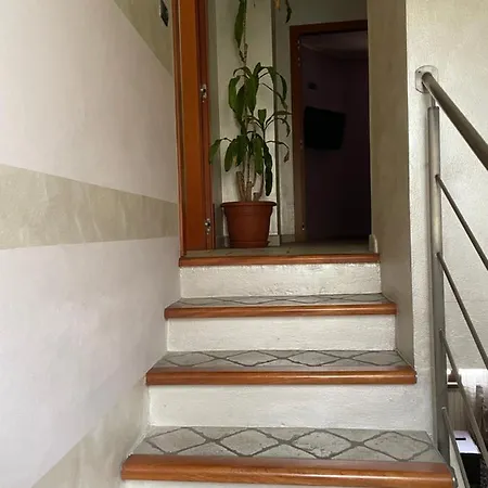 Soave Con Piscina E Giardino Privato מלון