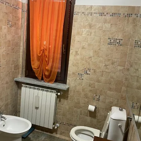 Soave Con Piscina E Giardino Privato מלון